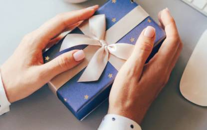 6 Surprising Ways Exclusive Corporate Gifts Manufacturers Boost Employee Morale