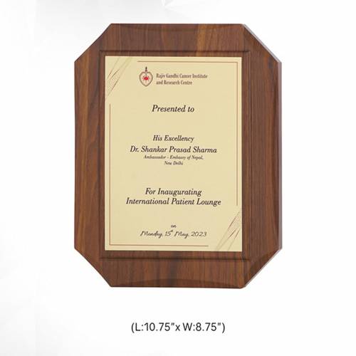 Golden Wooden Memento Square Shape with Customized Logo for Awards 3729 Manufacturers in Delhi